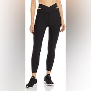 NWOT Athletic criss cross waist leggings Size Small